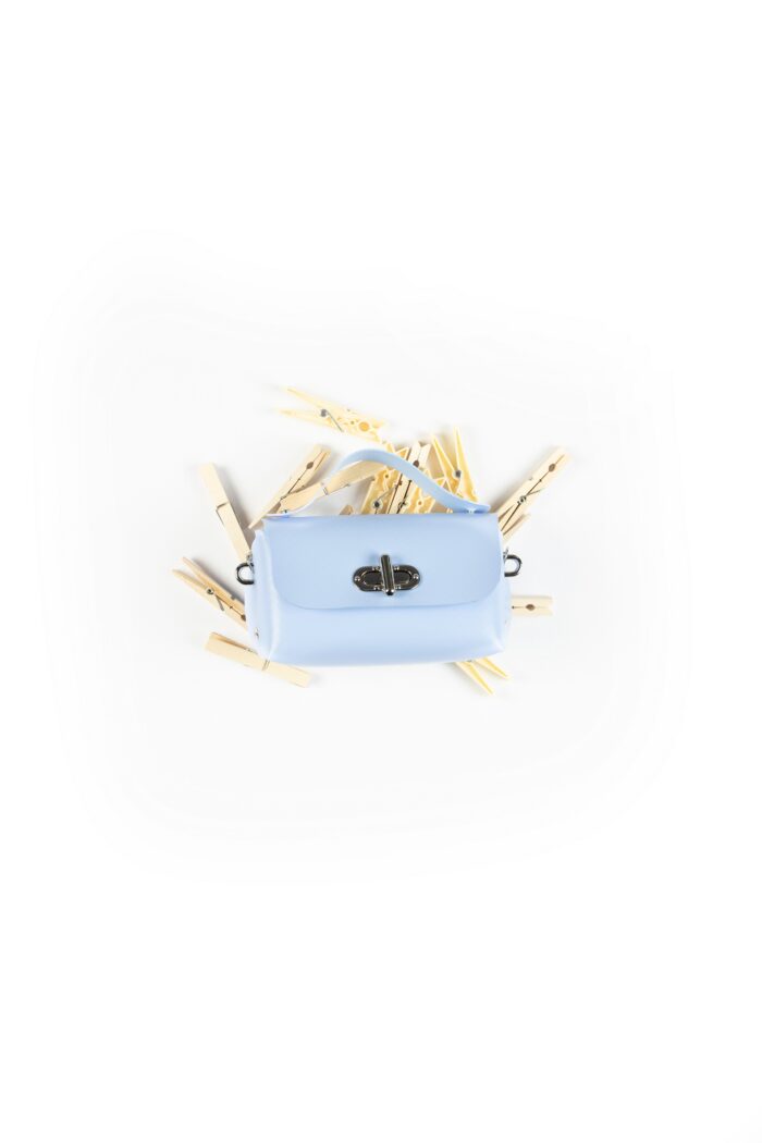 Pochette azzurra eco e solidale