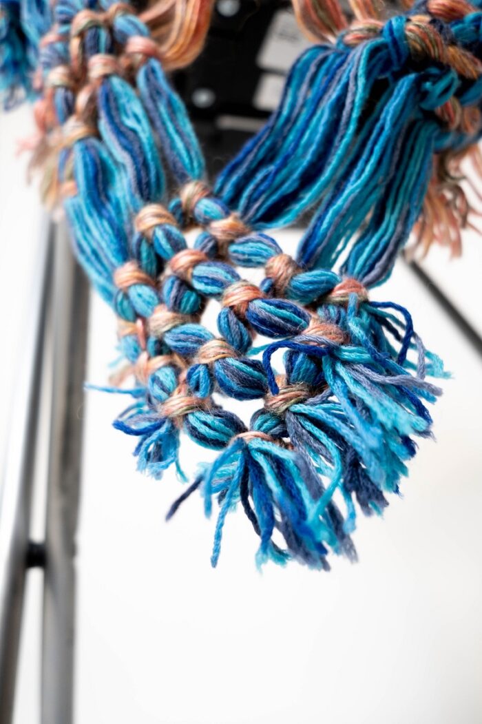 Decorazione Arredo di String Art in fili colorati
